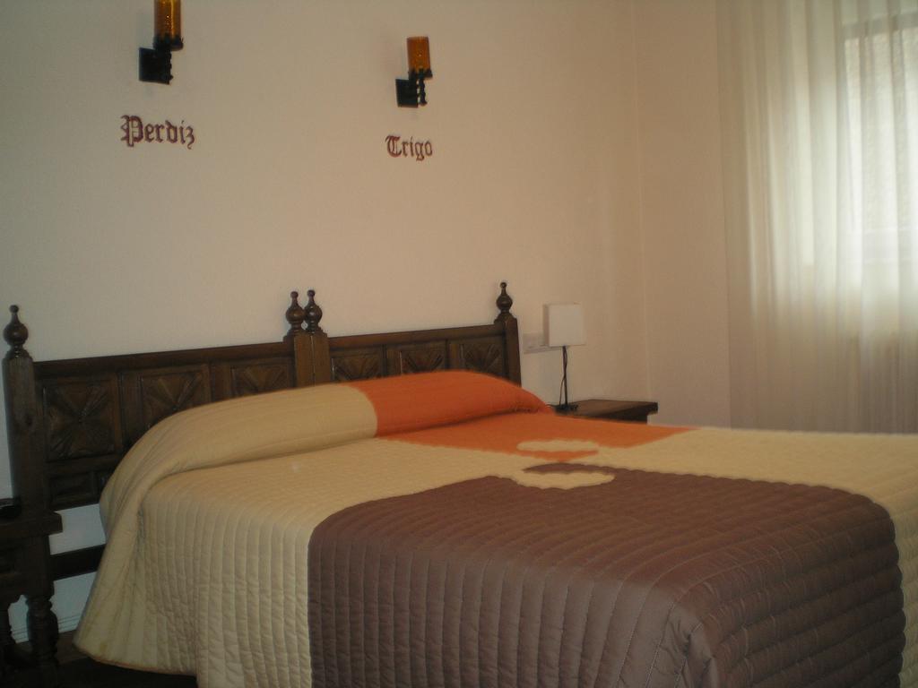 Tierra De Campos Hotel Osorno Room photo